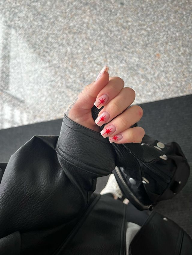 Zdobienie w gwiazdki — manicure RS Rogulska & Szwarc