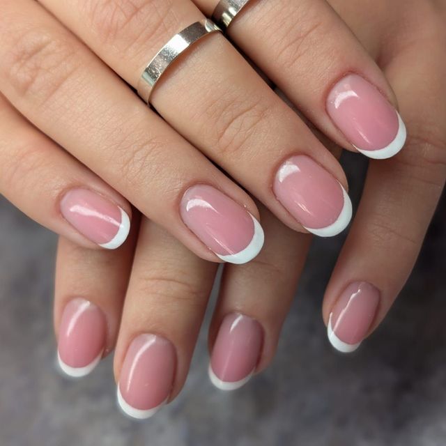 Delikatny french — manicure RS Rogulska & Szwarc