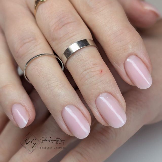 Nude klasyczny — manicure RS Rogulska & Szwarc