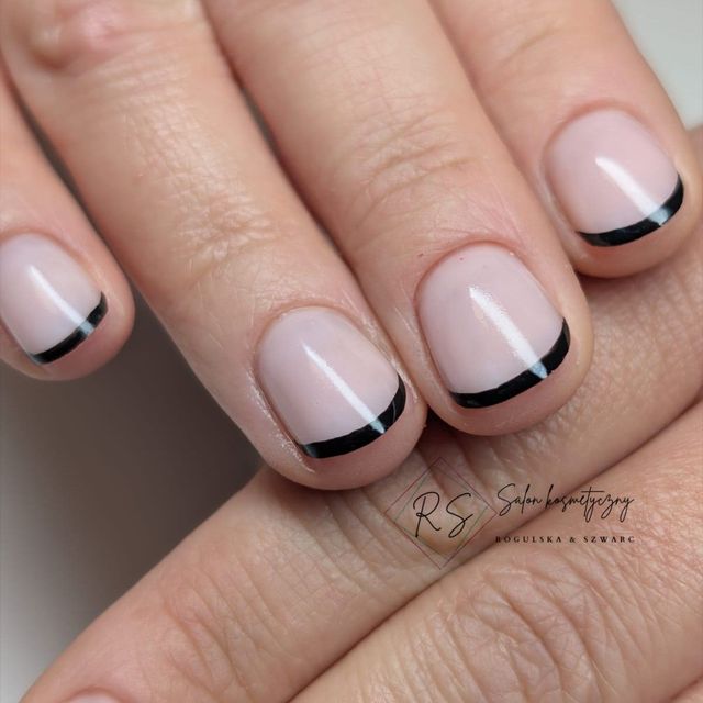Podwójna kreska — manicure RS Rogulska & Szwarc