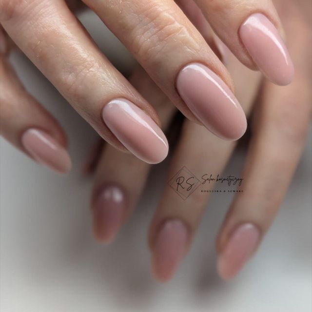 Połysk nude — manicure RS Rogulska & Szwarc