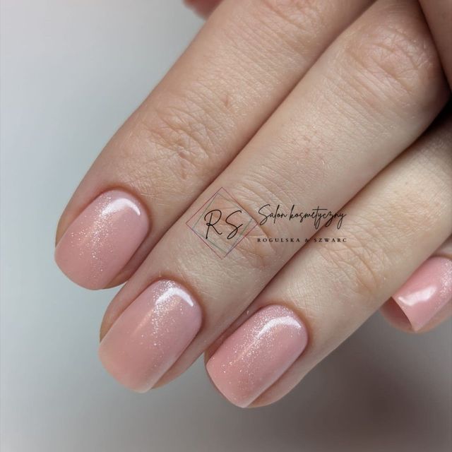 Pudrowy róż — manicure RS Rogulska & Szwarc