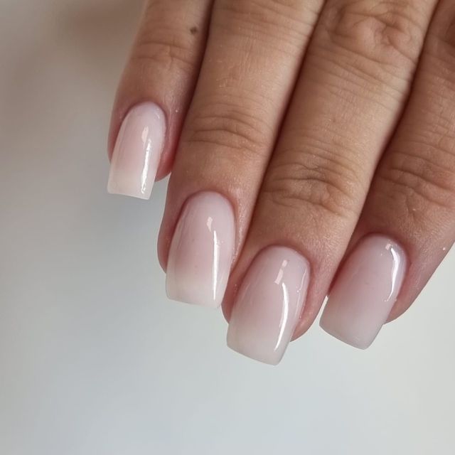 Ombre nude — manicure RS Rogulska & Szwarc