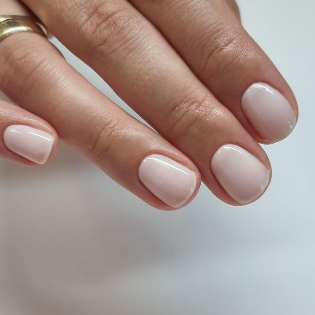 Nude klasyczny — manicure RS Rogulska & Szwarc
