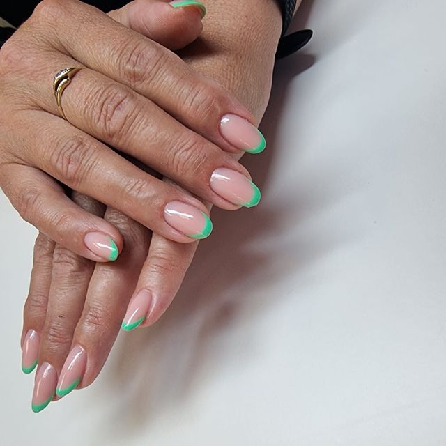Zielony akcent — manicure RS Rogulska & Szwarc