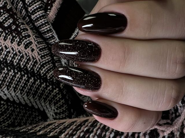 Czarny połysk ze złotem — manicure RS Rogulska & Szwarc