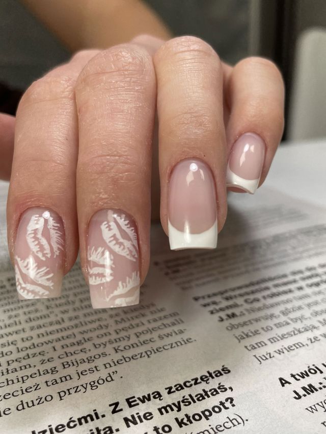 French na co dzień — manicure RS Rogulska & Szwarc