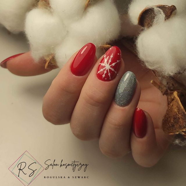 Srebrny akcent — manicure RS Rogulska & Szwarc