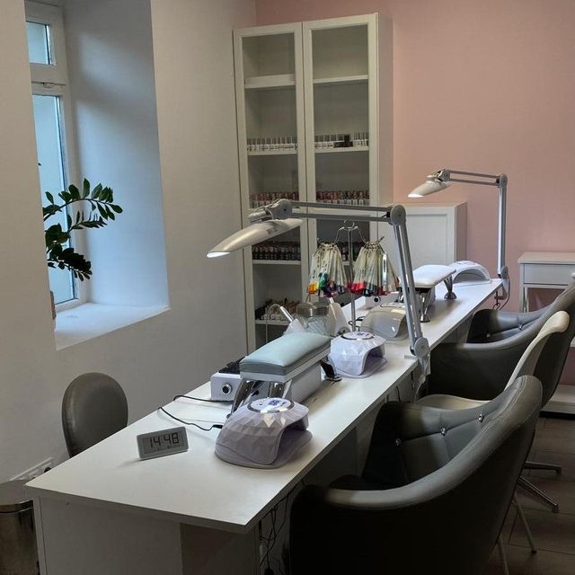 Stanowisko manicure w salonie